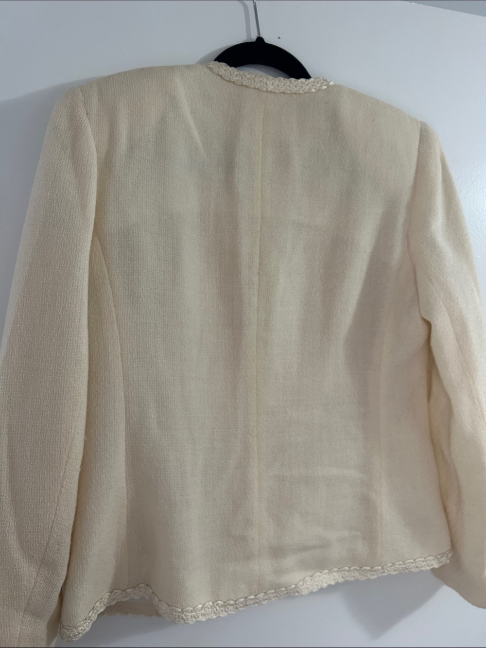Herbert Grossman Vintage-Inspired Cream Bouclé Jacket with Gold Buttons - Picture 7 of 16
